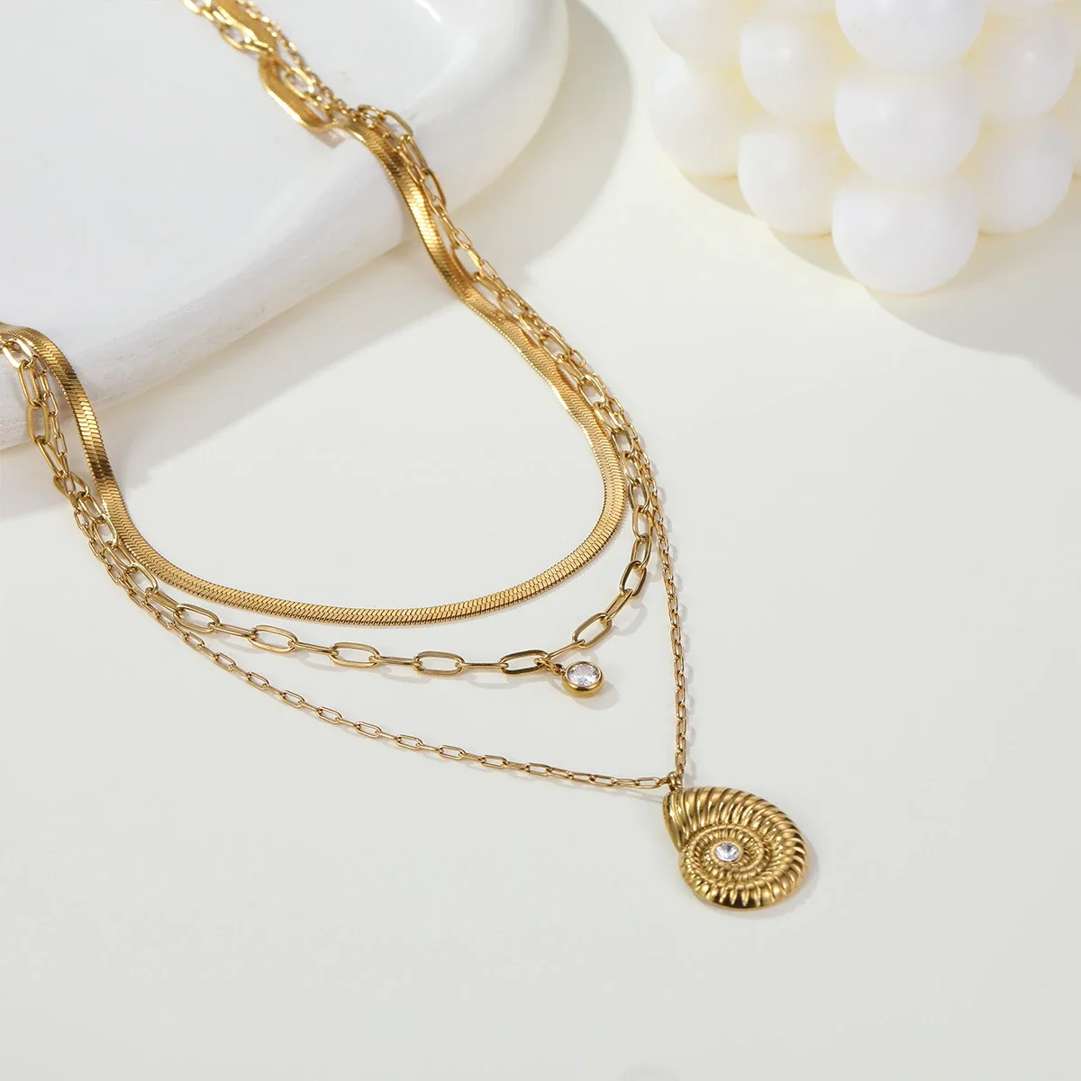 Drie-laags slangenketting met spiraalhanger, 18K goudverguld productfoto