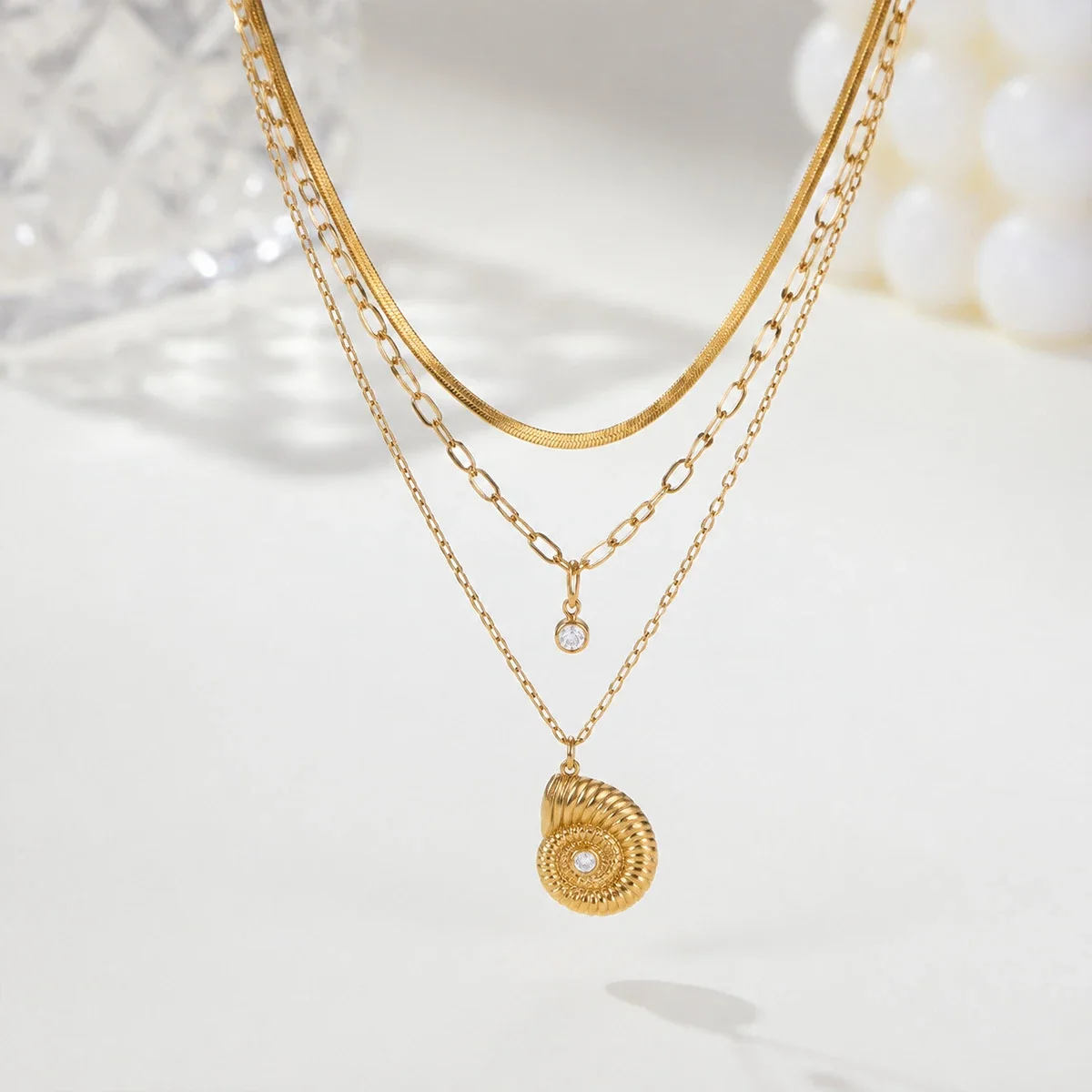 Drie-laags slangenketting met spiraalhanger, 18K goudverguld productfoto