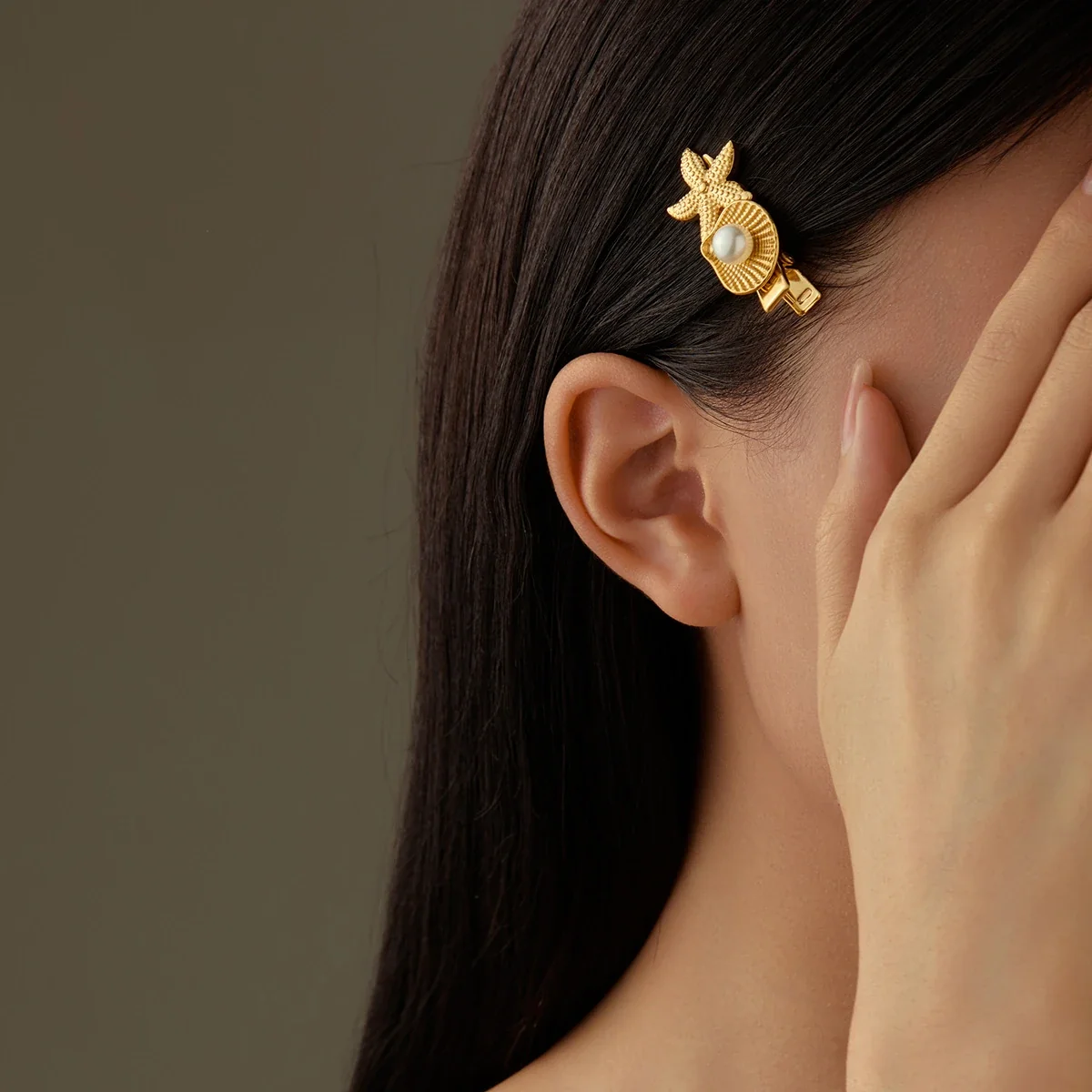Foto del producto: Hair Clips with Butterfly, Shell and Pearl 18K Gold-Plated Steel