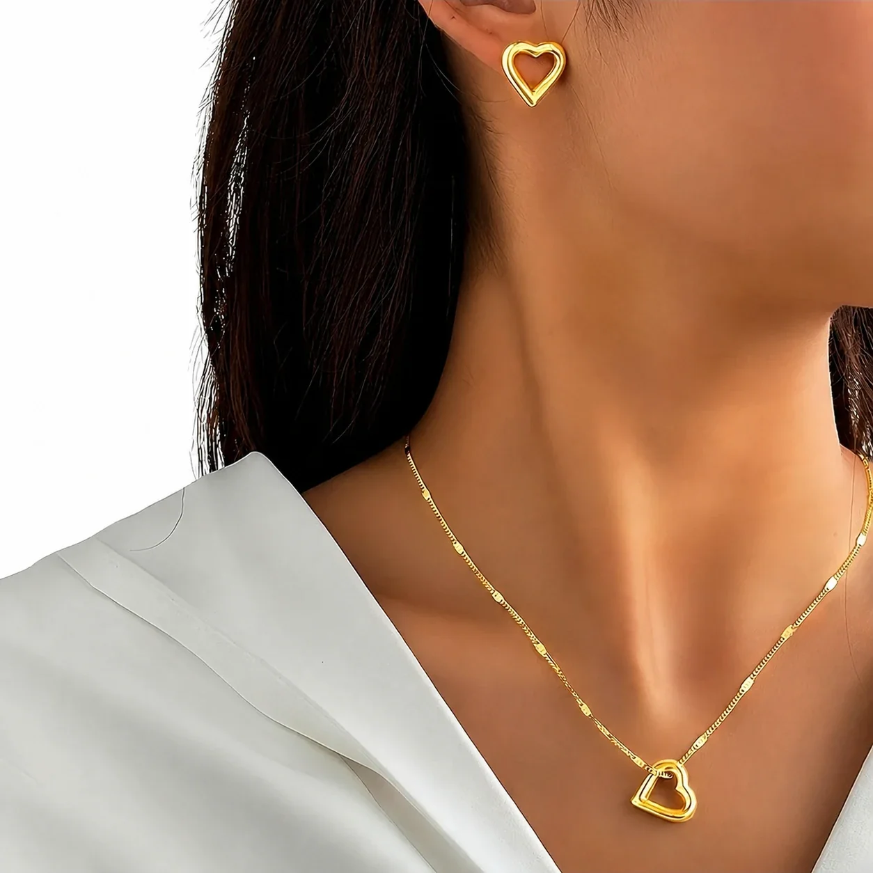 Produktfoto: Schmuckset mit hohlen Herz-Ohrsteckern 18K Gold PVD 316 Edelstahl