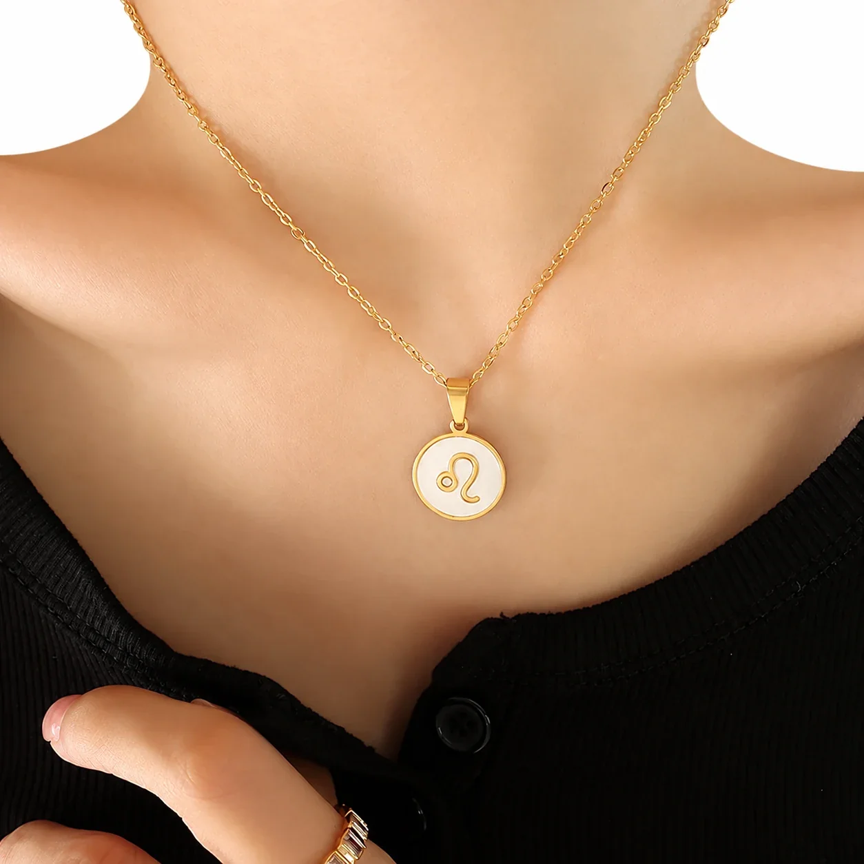 Zodiac Necklace with White Shell Disc, Gold-Plated Steel - Gold Leo , 40 + 5 cm