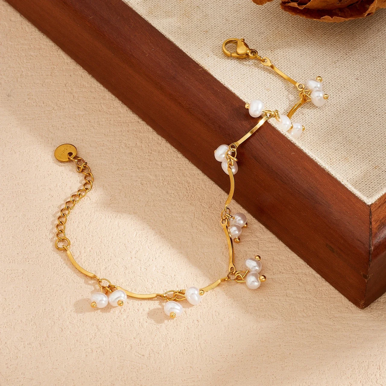 Pearl Cluster Bracelet with Curved Bars, Gold-Plated Steel