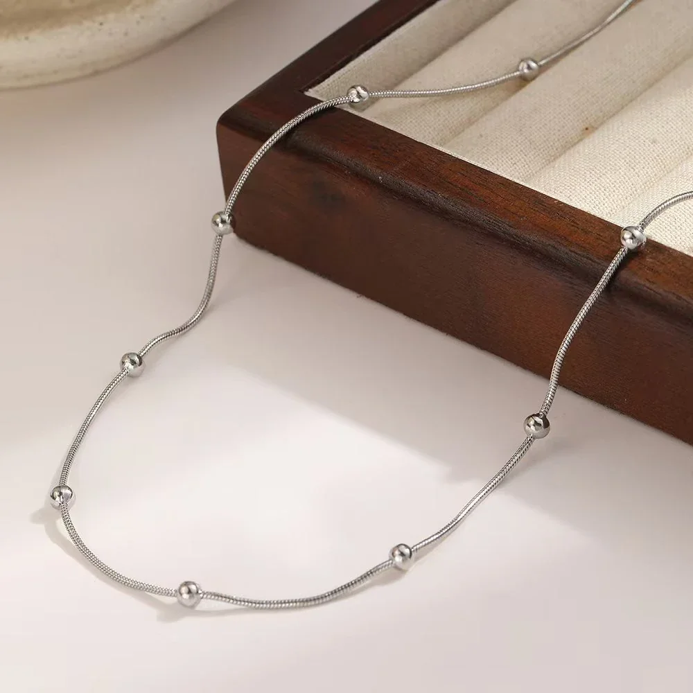 Foto del producto: Collar de cadena serpiente con cuentas de bola espaciadas en acero inoxidable