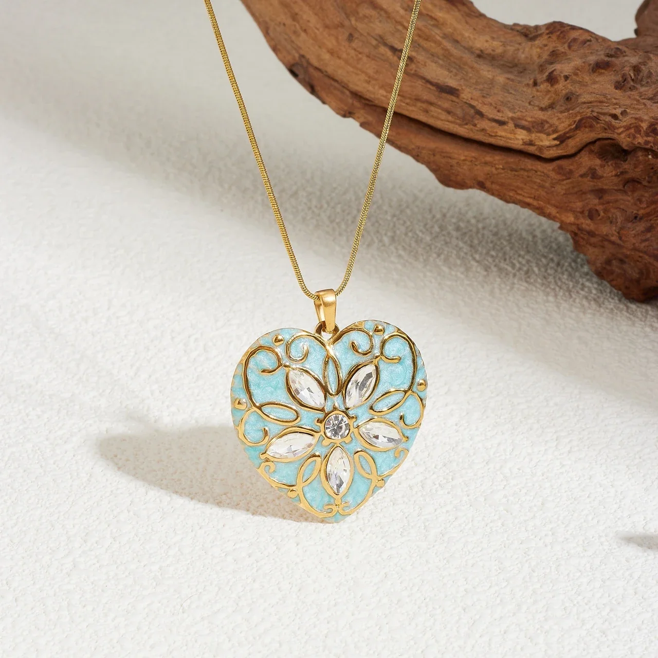Foto del producto: Collar con colgante de corazón y cristales florales, acero chapado en oro