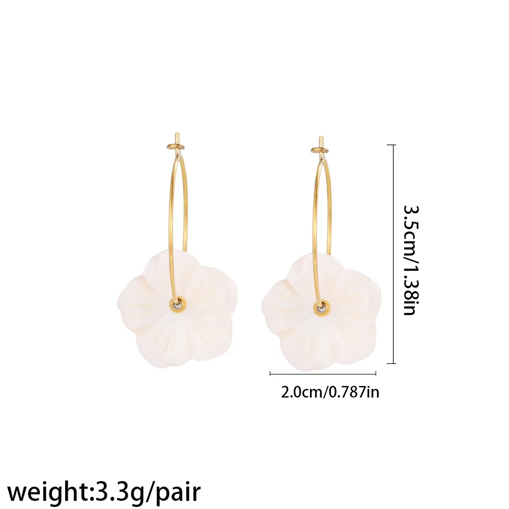 Photo produit : Créoles fleur, fleurs blanches, acier inoxydable 316 PVD or 18K