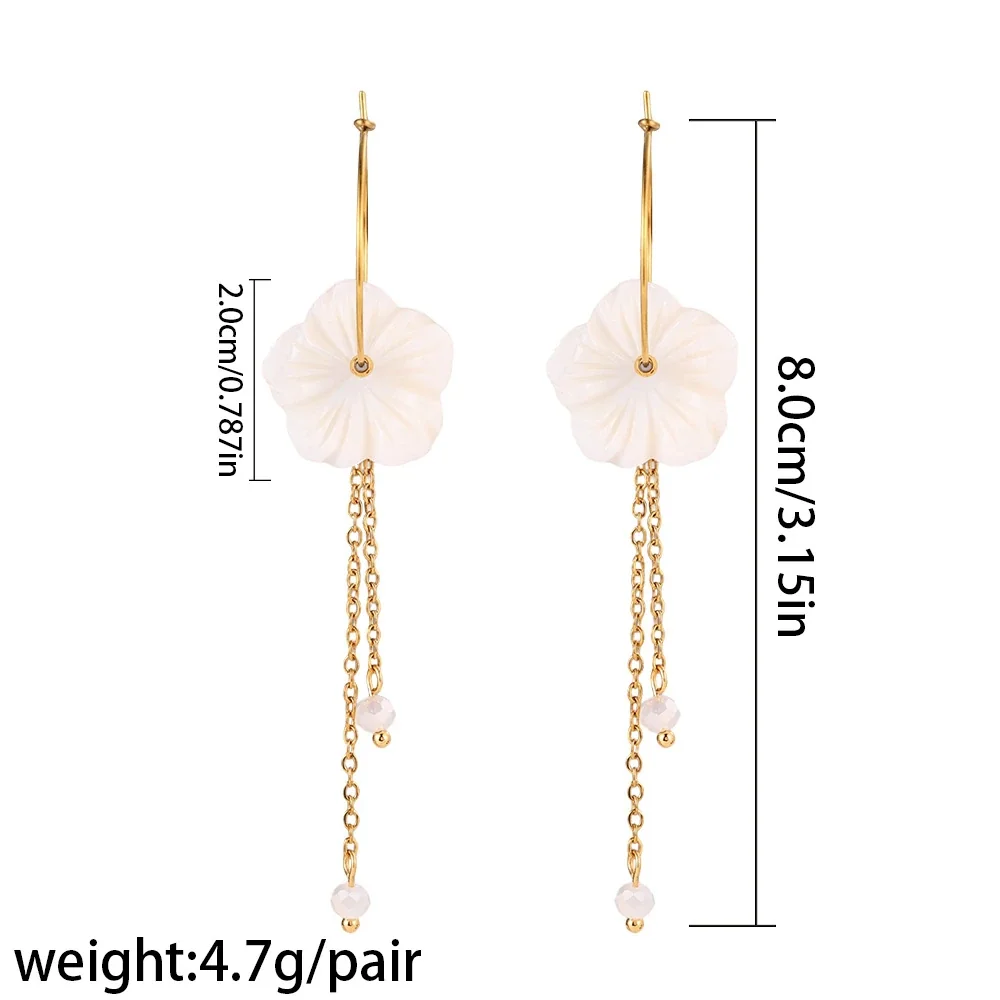 Photo produit : Créoles fleur, fleurs blanches, acier inoxydable 316 PVD or 18K