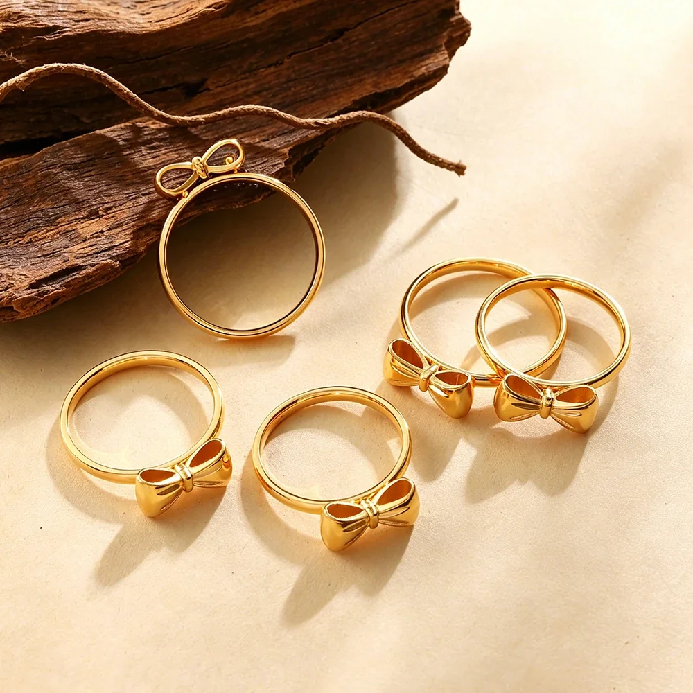 Bow Ring with Sculpted Ribbon Loops in Gold-Plated Steel