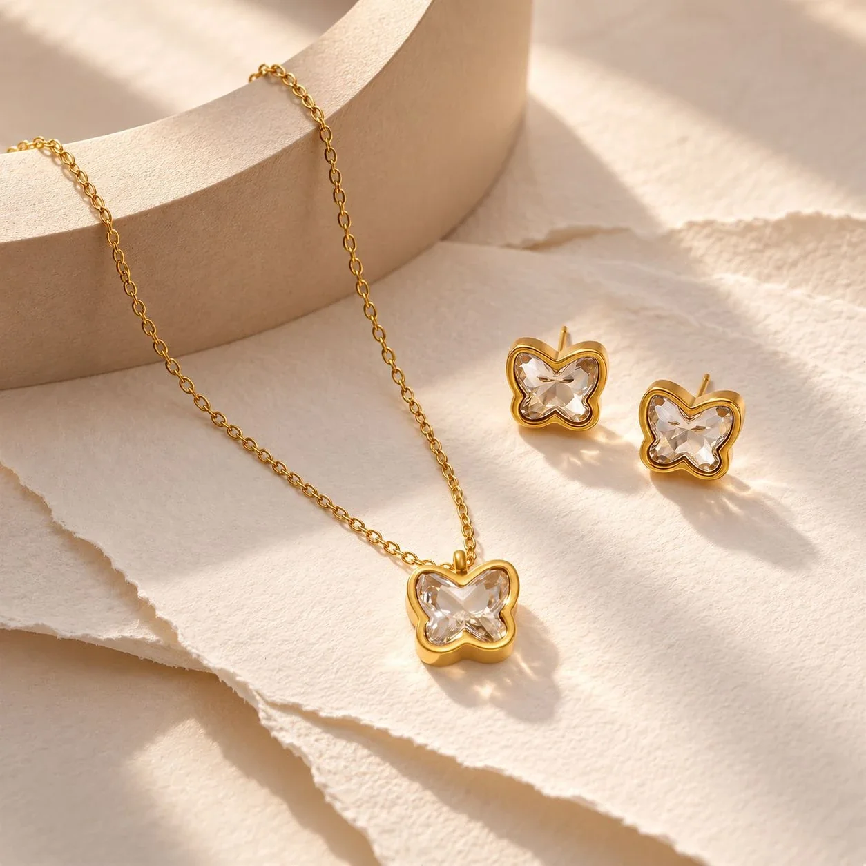 Foto del producto: Conjunto de Joyas de Mariposa con Circonitas en Acero Inoxidable Chapado en Oro