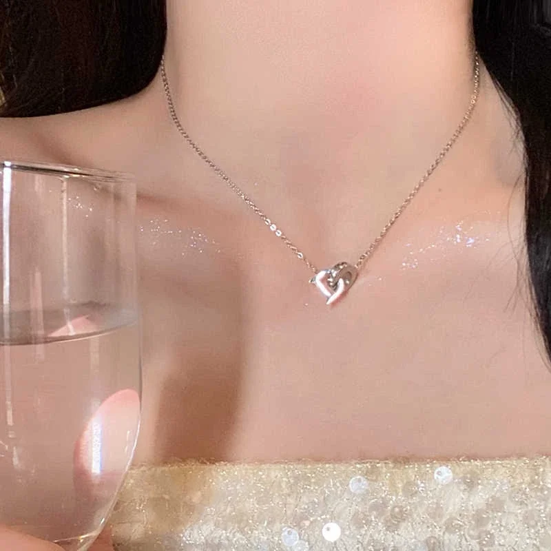 Produktfoto: D Letter Necklace, Interlocking Ring Crystal Accent, Stainless Steel