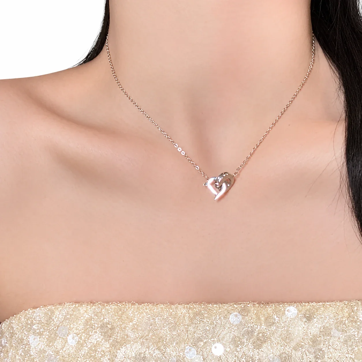 Produktfoto: D Letter Necklace, Interlocking Ring Crystal Accent, Stainless Steel