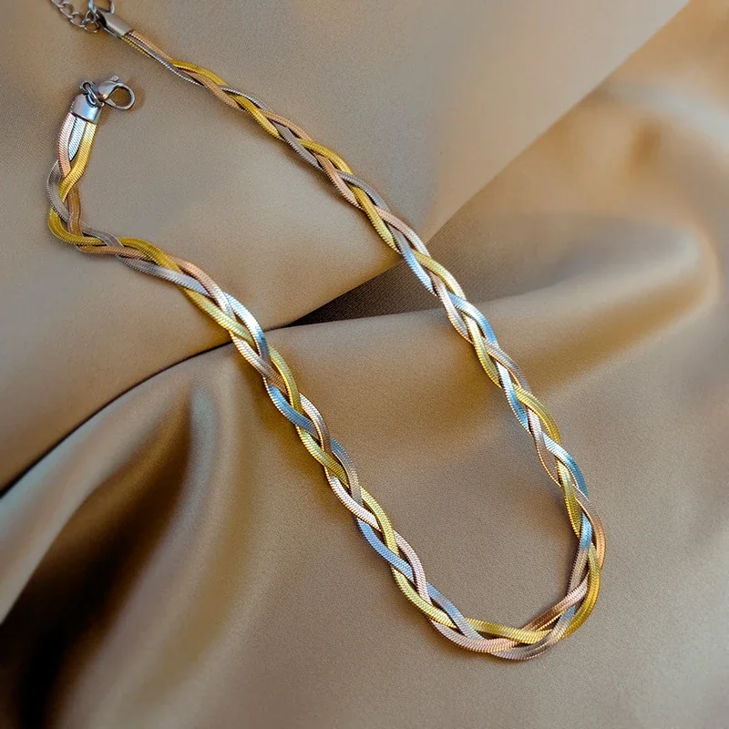 Gevlochten ketting met drie strengen van roestvrij staal productfoto
