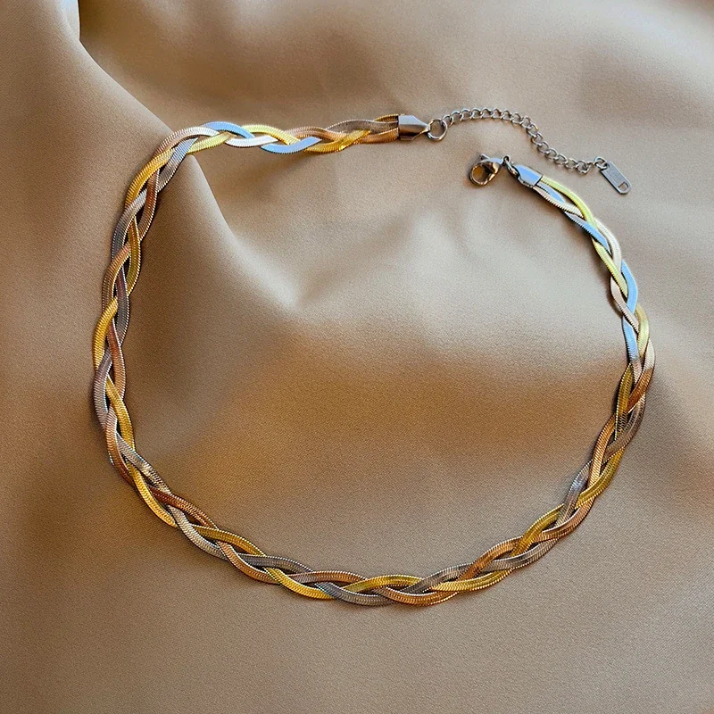 Gevlochten ketting met drie strengen van roestvrij staal productfoto