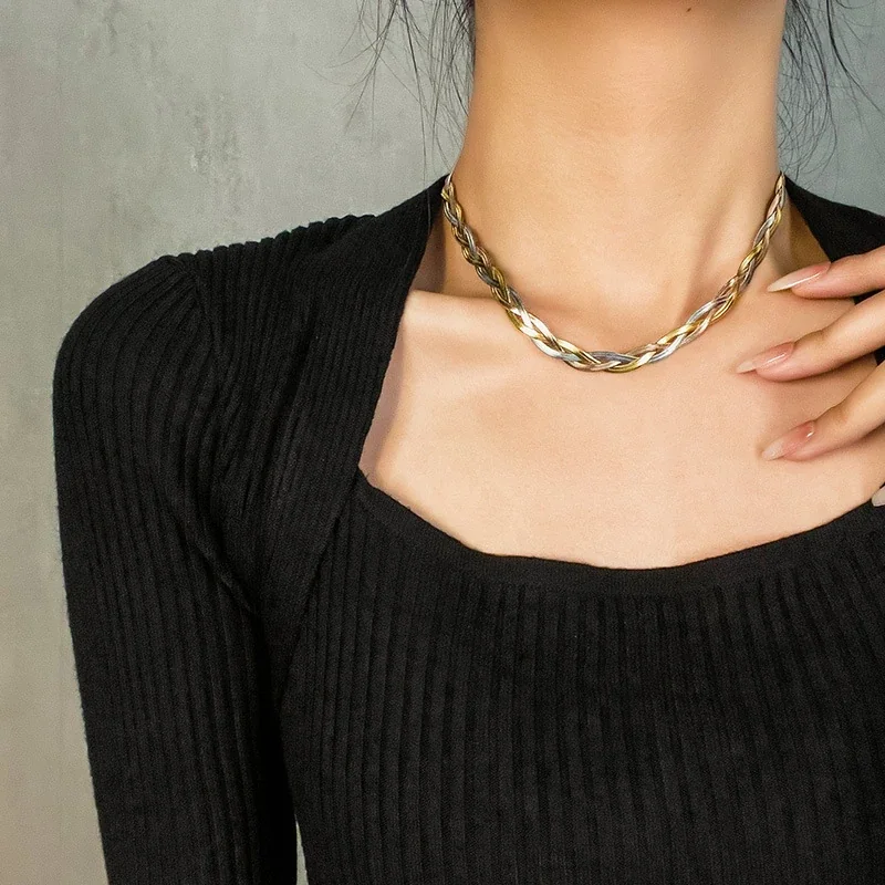 Gevlochten ketting met drie strengen van roestvrij staal productfoto