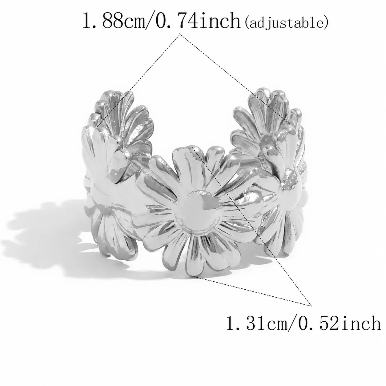 Open ring met madeliefjescluster van roestvrij staal met goudkleurige PVD productfoto