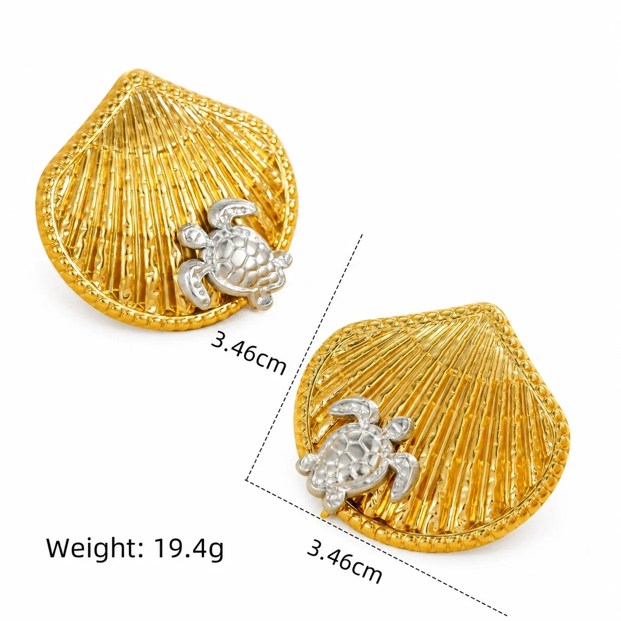 Foto do produto: Brincos Pendentes de Concha com Estrela-do-Mar em Aço Banhado a Ouro 18K