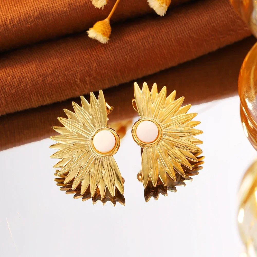 Photo produit : Boucles d’oreilles puces soleil à centre blanc, acier inoxydable 316