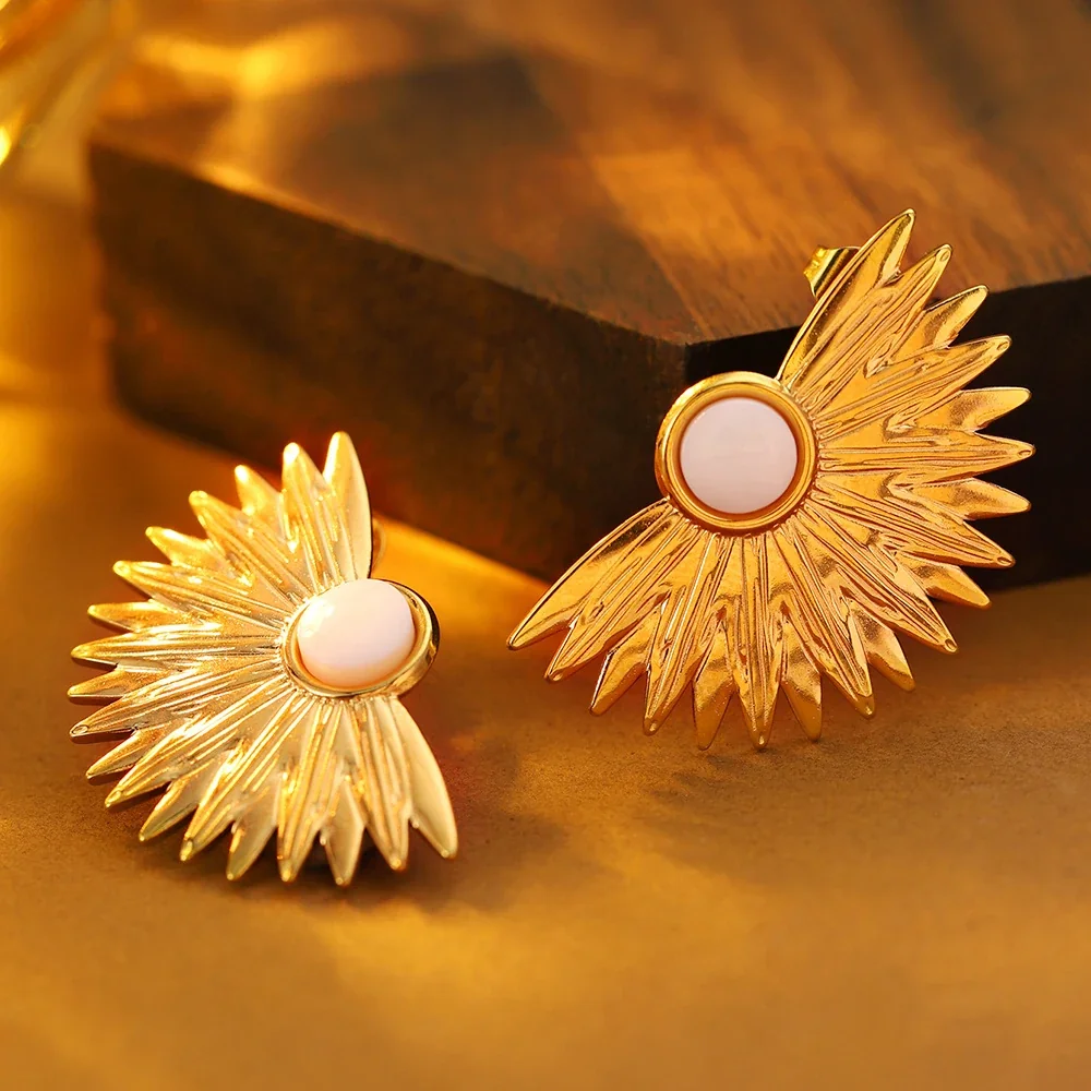 Photo produit : Boucles d’oreilles puces soleil à centre blanc, acier inoxydable 316