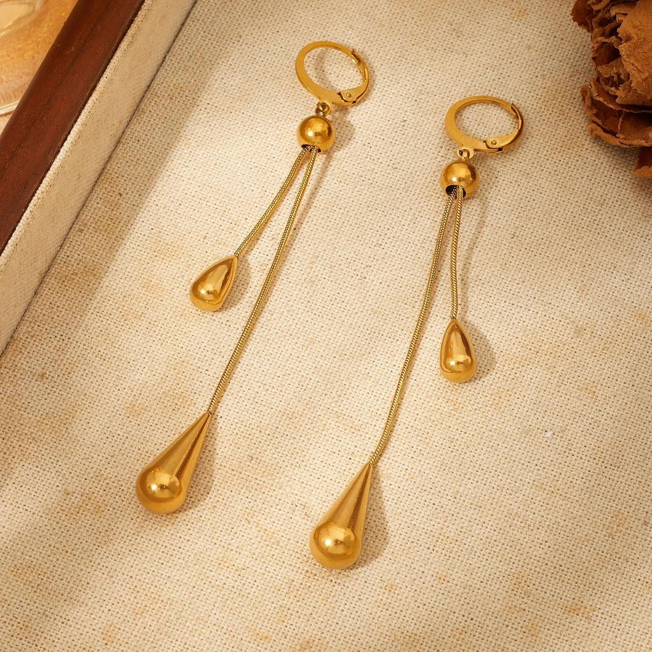 Photo produit : Boucles d'oreilles pendantes en acier inoxydable plaqué or à doubles gouttes