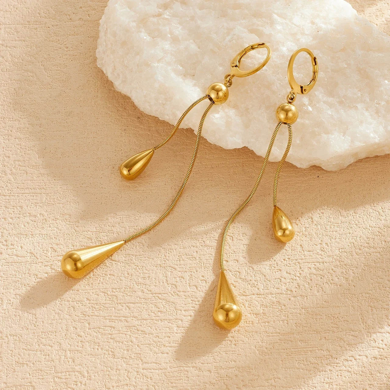 Photo produit : Boucles d'oreilles pendantes en acier inoxydable plaqué or à doubles gouttes