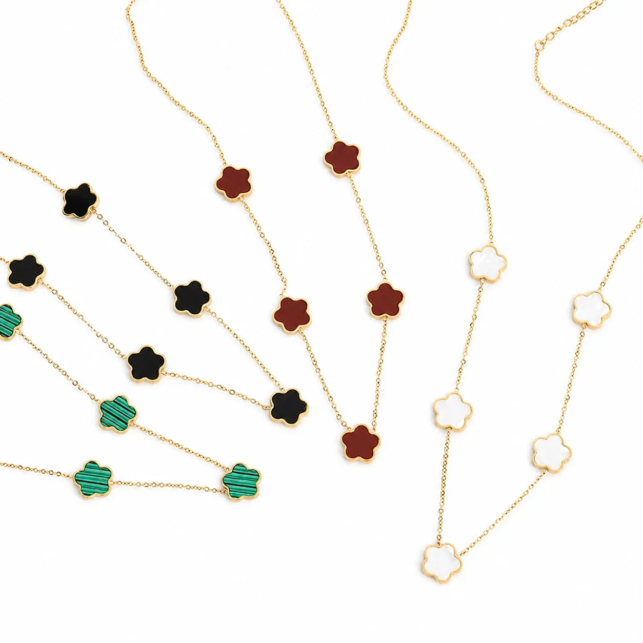 Foto del producto: Collar de Acero Inoxidable 316 Five Clover, Dorado con Incrustaciones - PVD