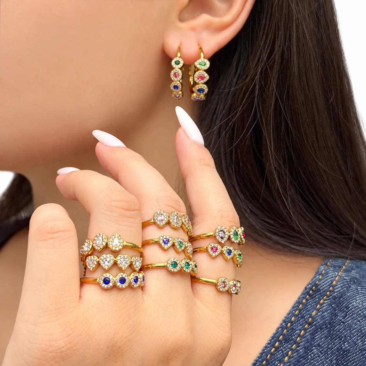 Foto del producto: Set de joyería, anillo halo de corazón y aros, acero con PVD de oro de 18K