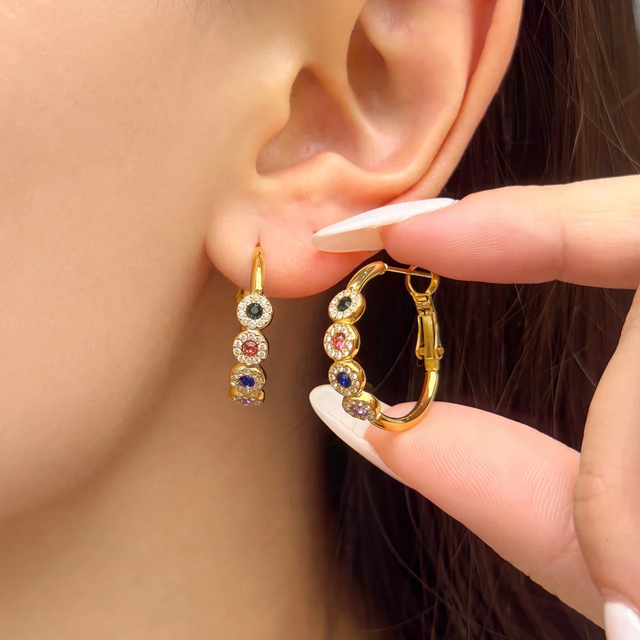 Foto del producto: Set de joyería, anillo halo de corazón y aros, acero con PVD de oro de 18K