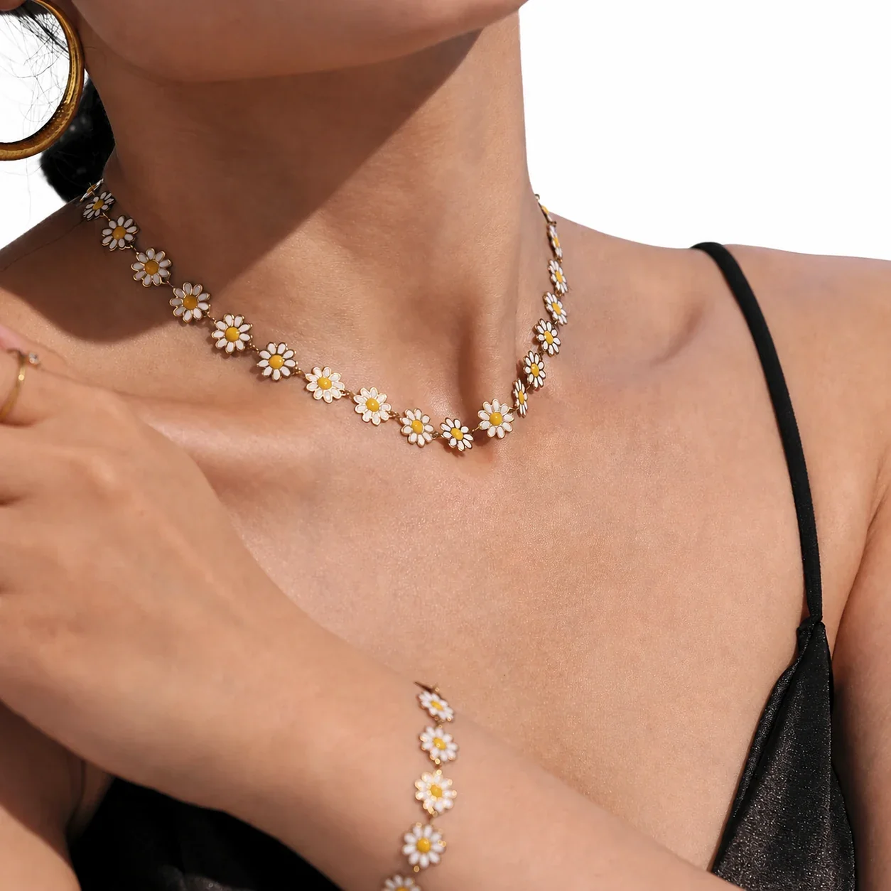 Playful 18K Gold-Plated Enamel Daisy Link Jewelry Set