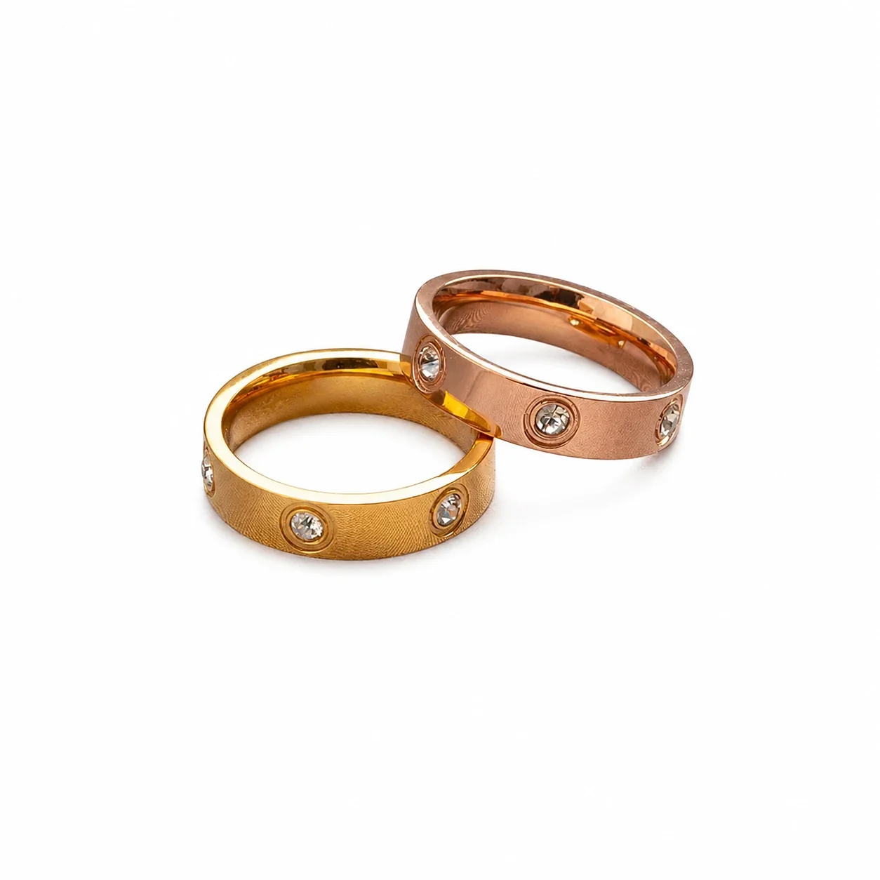 Breiter Edelstahl Ring mit polierten Lünetten und Kristallen