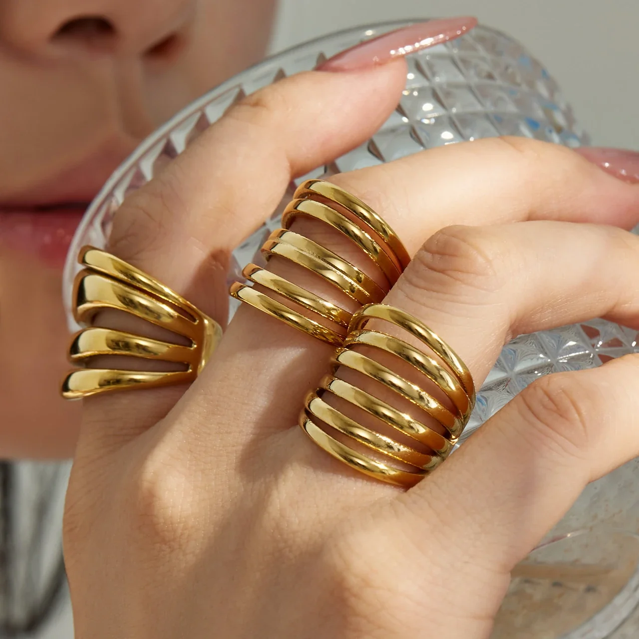 Photo produit : Bague géométrique à bandes multiples en acier inoxydable 316 plaqué or