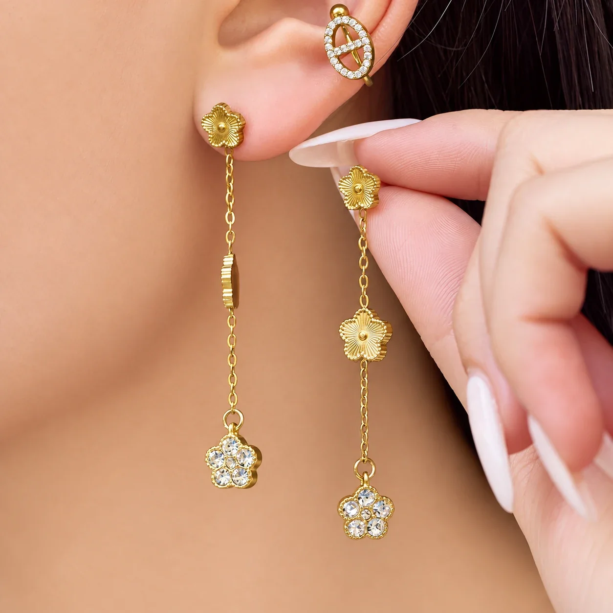 Bloemenketting-hangoorbellen met zirkonia, verguld roestvrij staal productfoto