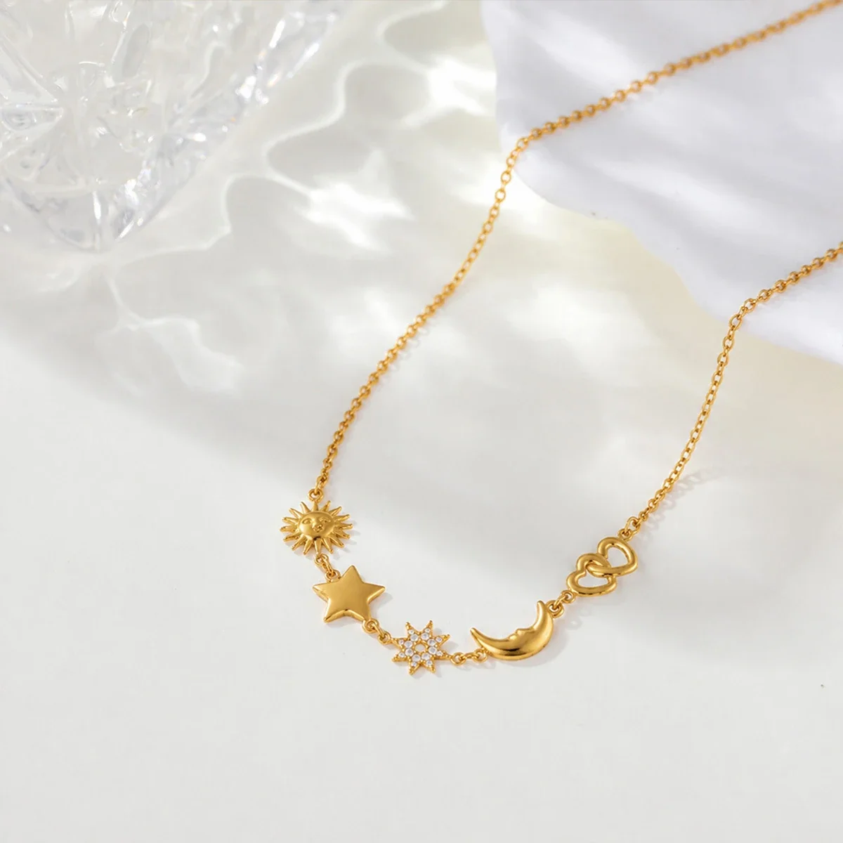 Ketting met zon-, ster- en maanmotieven in 18K verguld staal productfoto