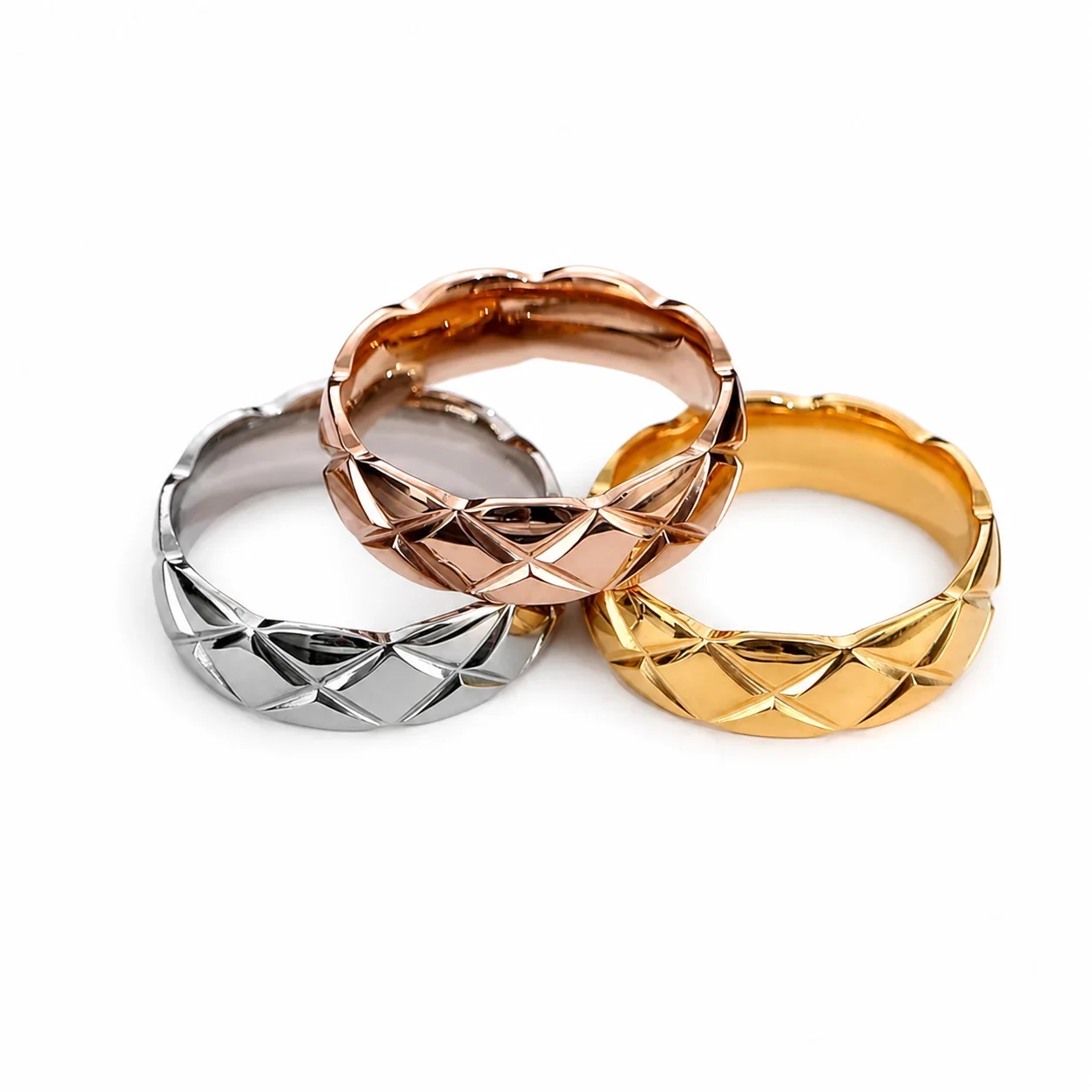 Faceted Gold-Plated Diamond-Pattern Wide Band Ring