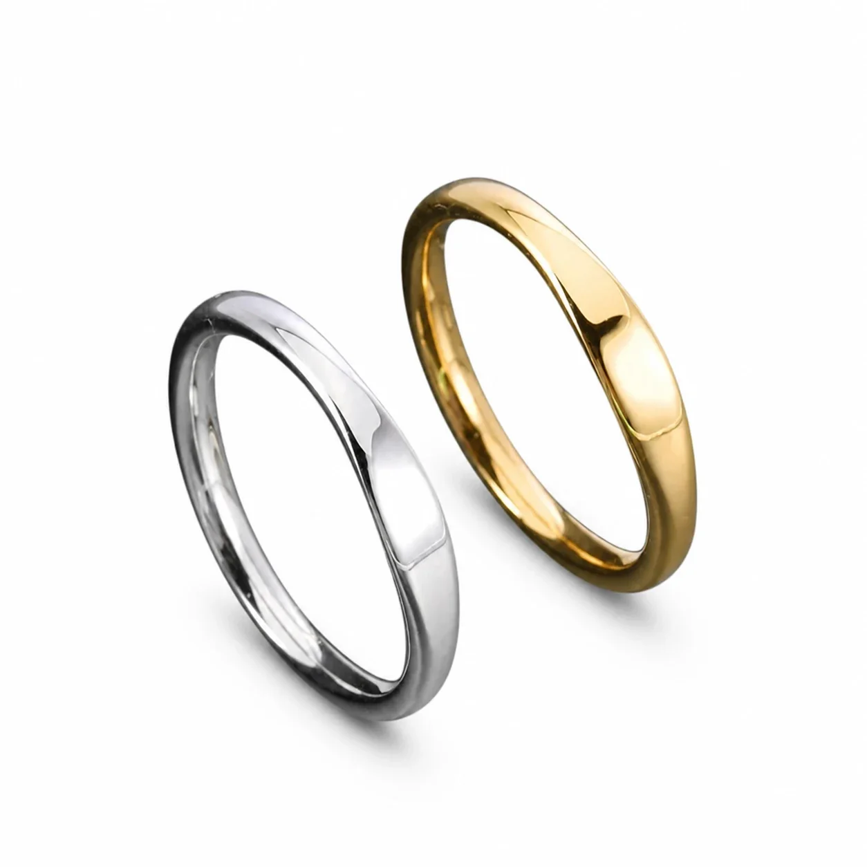 Foto do produto: Anel de Aço Inoxidável com Perfil Dome Fino e Banho a Ouro 18K Polido