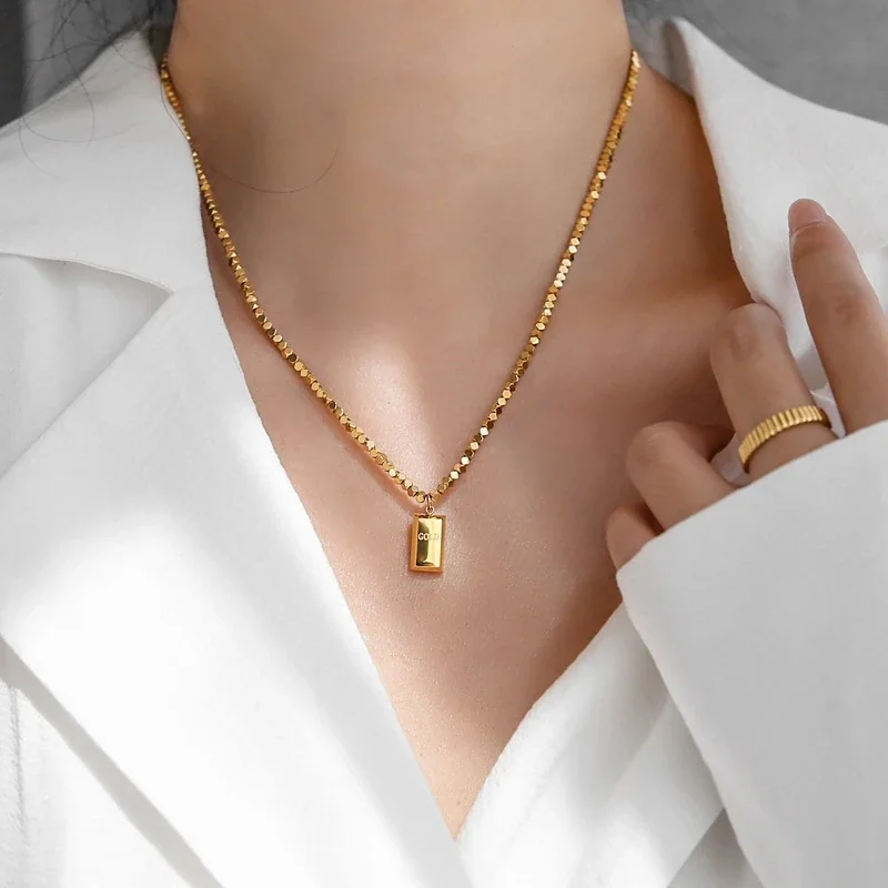 Foto prodotto: Rectangular Bar Pendant Necklace, 18K Gold-Plated Stainless Steel