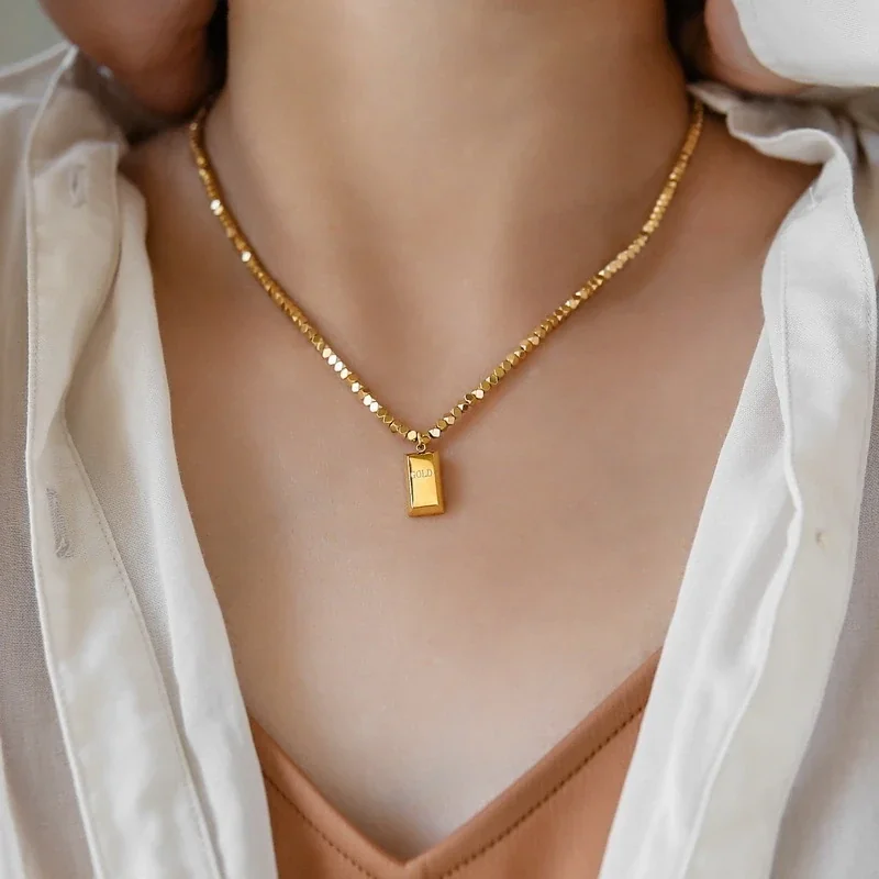Foto prodotto: Rectangular Bar Pendant Necklace, 18K Gold-Plated Stainless Steel