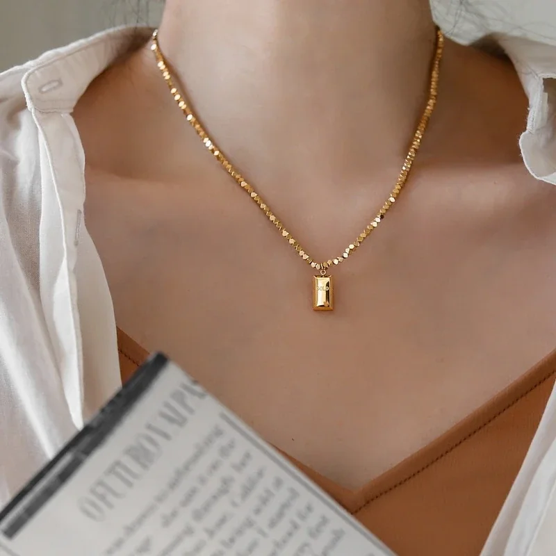 Foto prodotto: Rectangular Bar Pendant Necklace, 18K Gold-Plated Stainless Steel