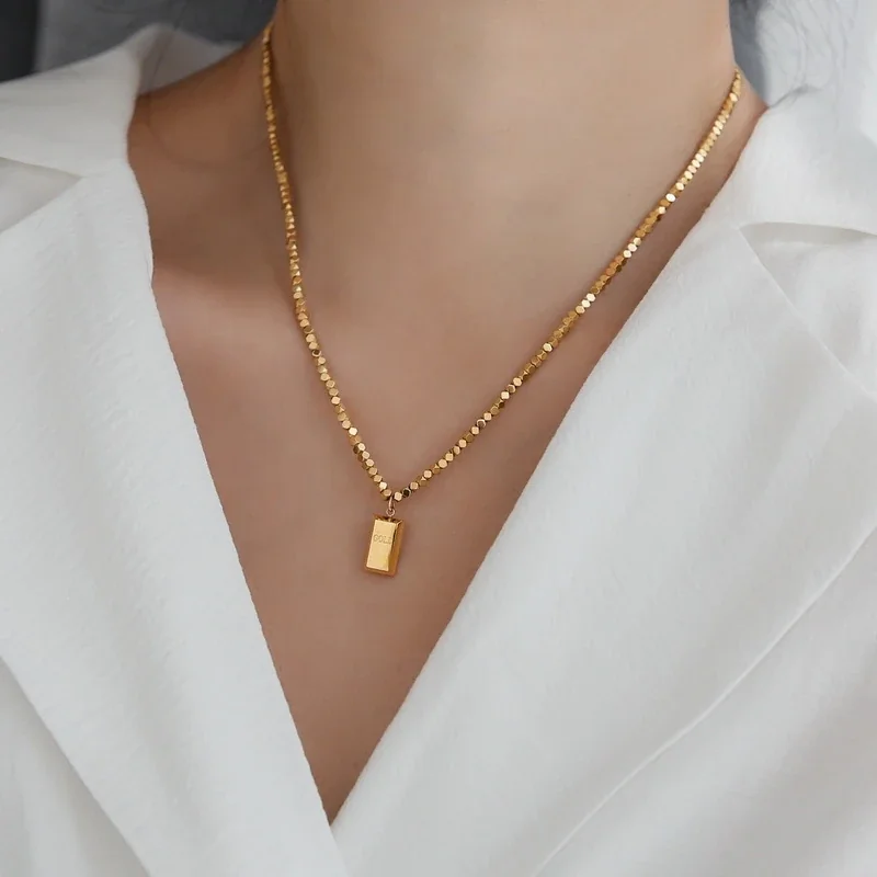 Foto prodotto: Rectangular Bar Pendant Necklace, 18K Gold-Plated Stainless Steel
