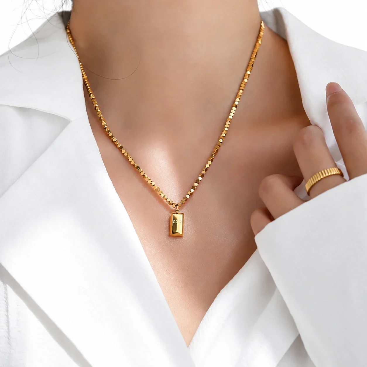 Foto prodotto: Rectangular Bar Pendant Necklace, 18K Gold-Plated Stainless Steel