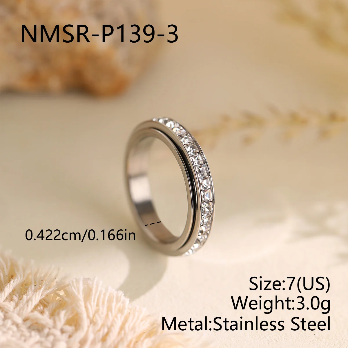Draaiende ring met kanaalgezette kristallen van roestvrij staal productfoto