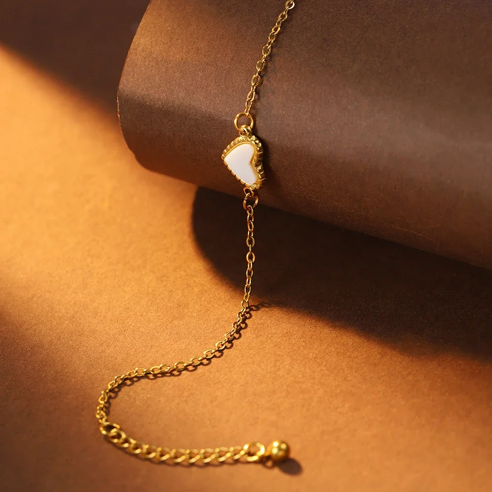Produktfoto: Armband mit weißer Herzeinlage, 18K vergoldeter 316 Edelstahl