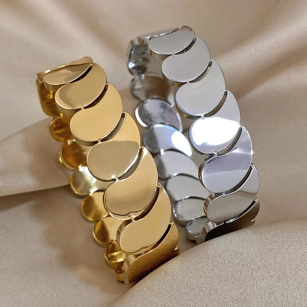 Bangle met overlappende druppelvormige schakels, verguld roestvrij staal productfoto