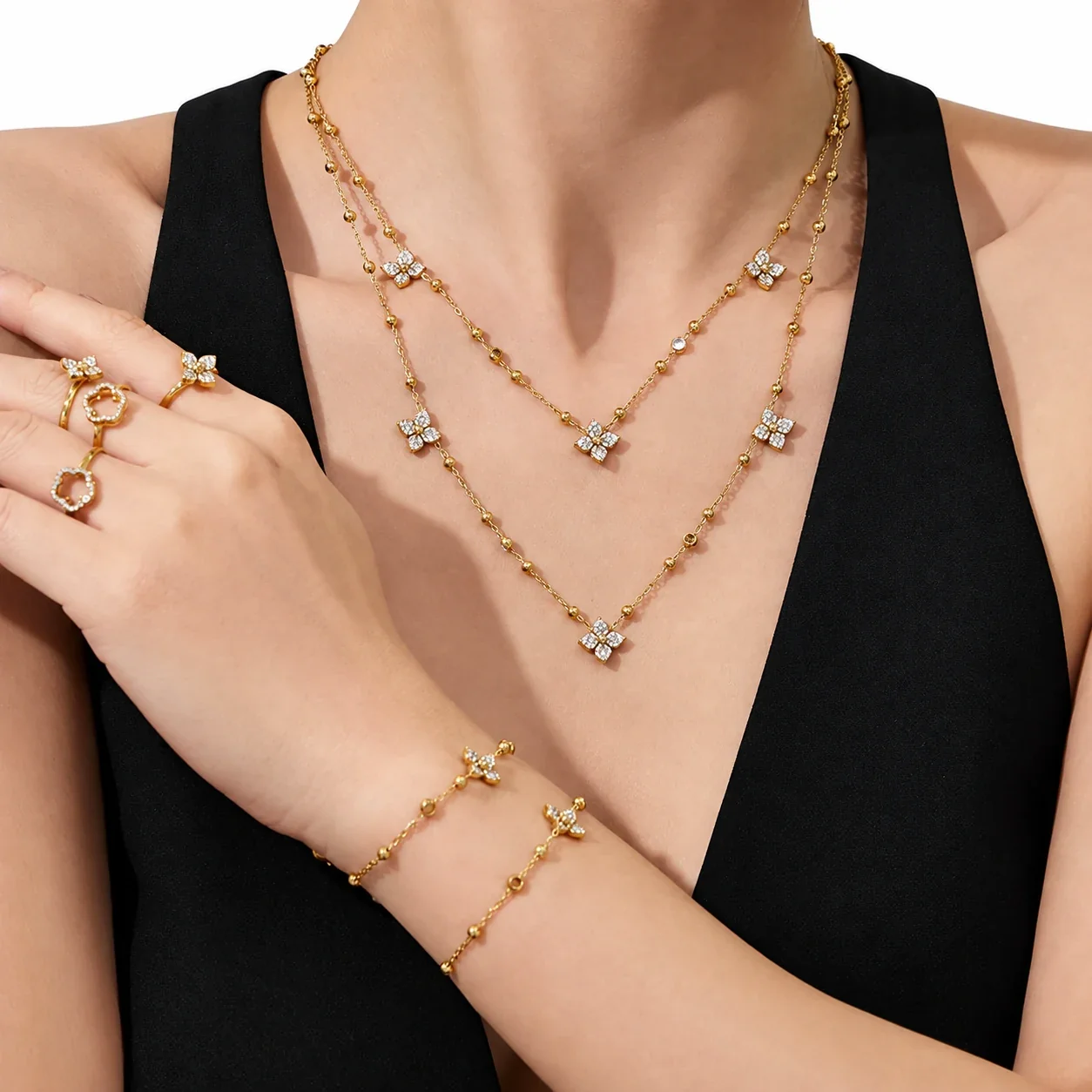 Photo produit : Parure de bijoux à motifs floraux pavés, acier plaqué or 18K