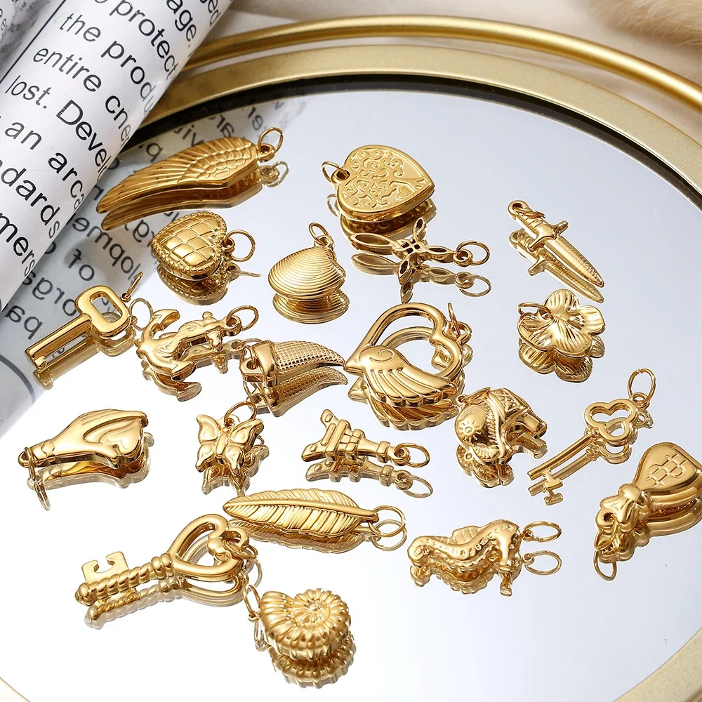 Double-Sided Motif Pendant in 18K Gold-Plated Stainless Steel