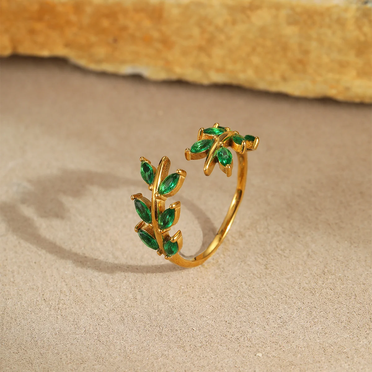 Ringen: Verstelbare bloemetjesring met groene kristallen van verguld roestvrij staal productfoto