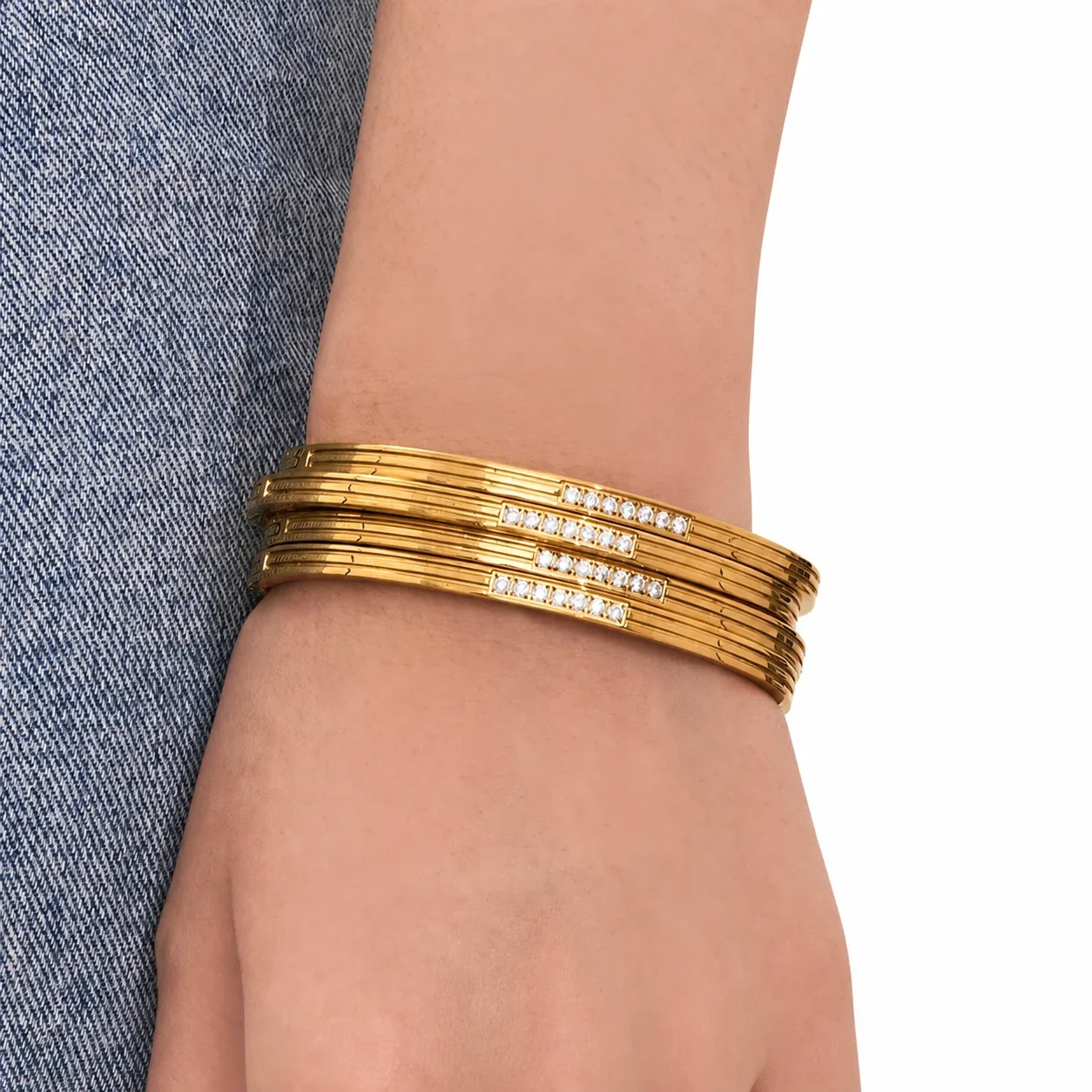 Polished Gold-Plated Grooved CZ Hinged Bangle