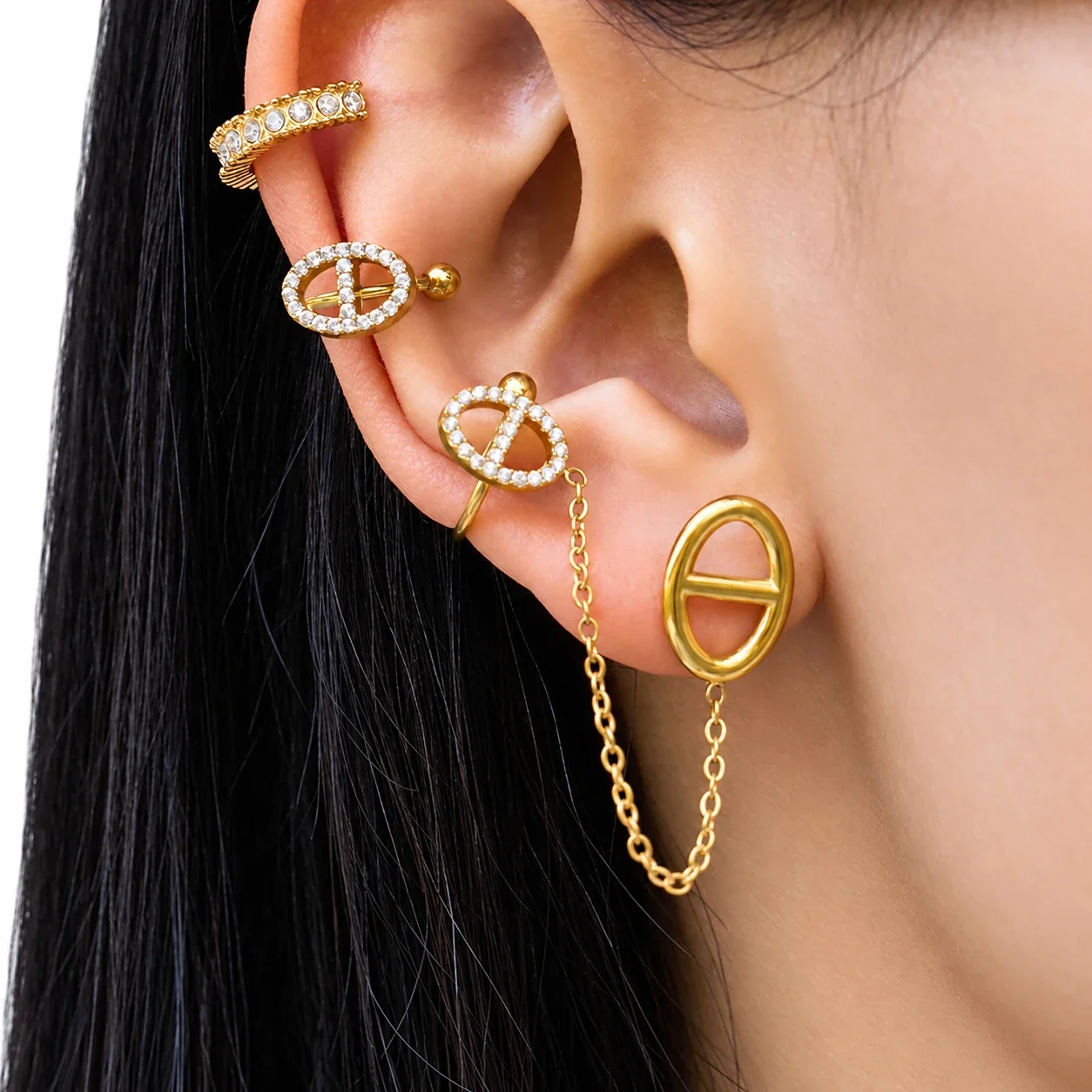 Foto del producto: Pendiente de cadena con ear cuff y botón, acero chapado en oro de 18K