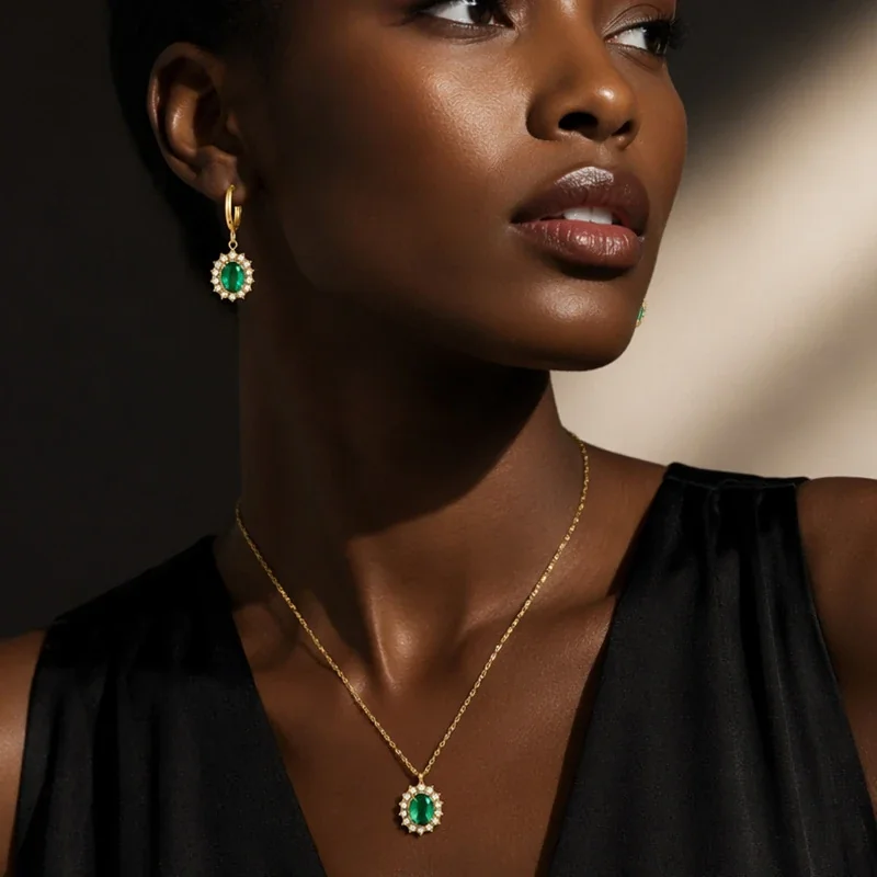 Photo produit : Parure bijoux avec halo de cristaux ovales, acier inoxydable plaqué or