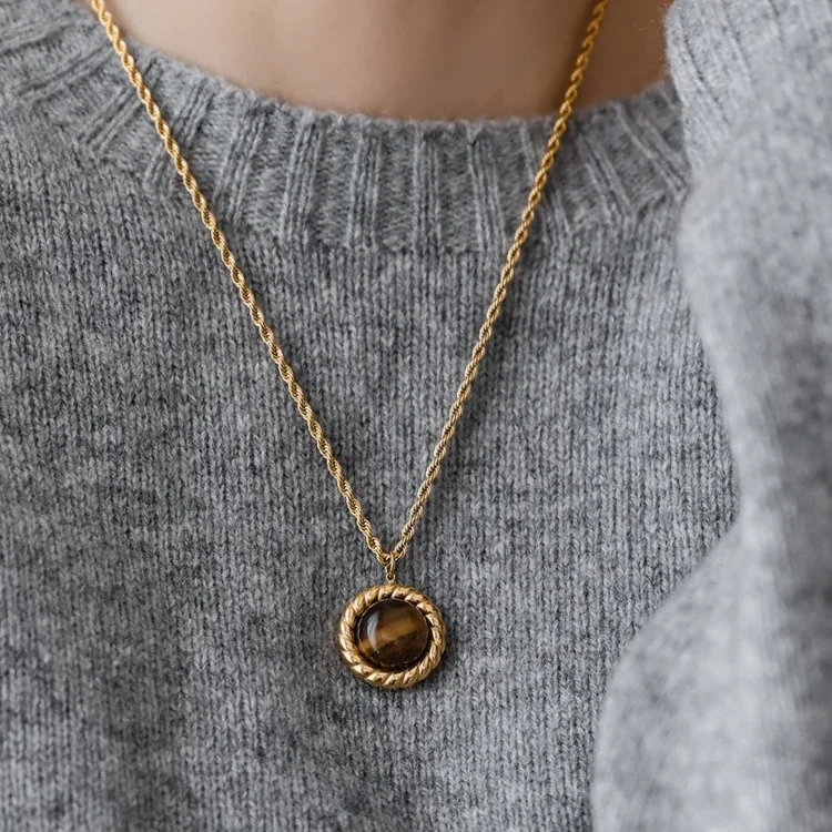 Foto do produto: Necklace: Tiger's Eye Rope-Bezel Gold-Plated Steel