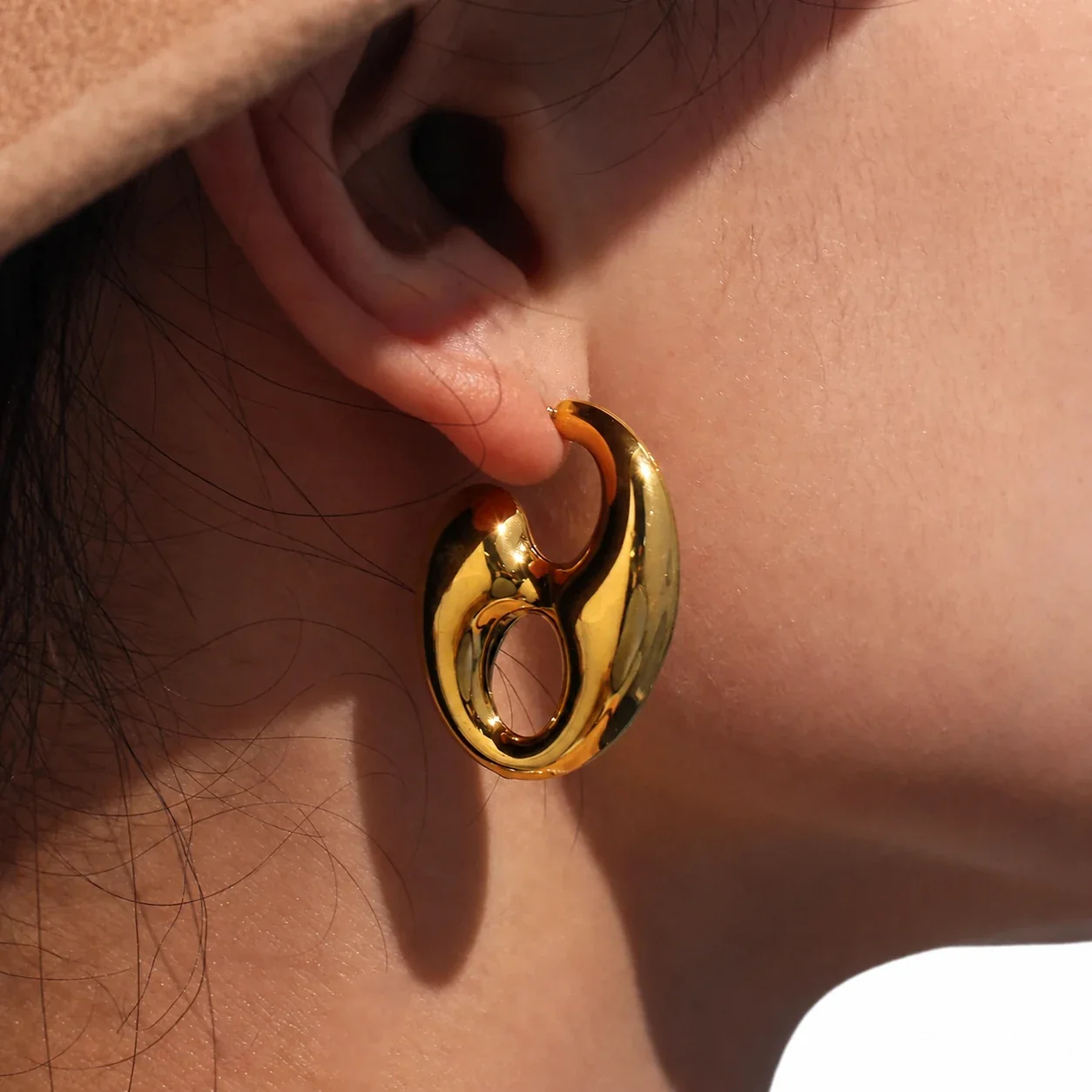 Sculptural 18K Gold-Plated Oval Cutout Hoop Earrings