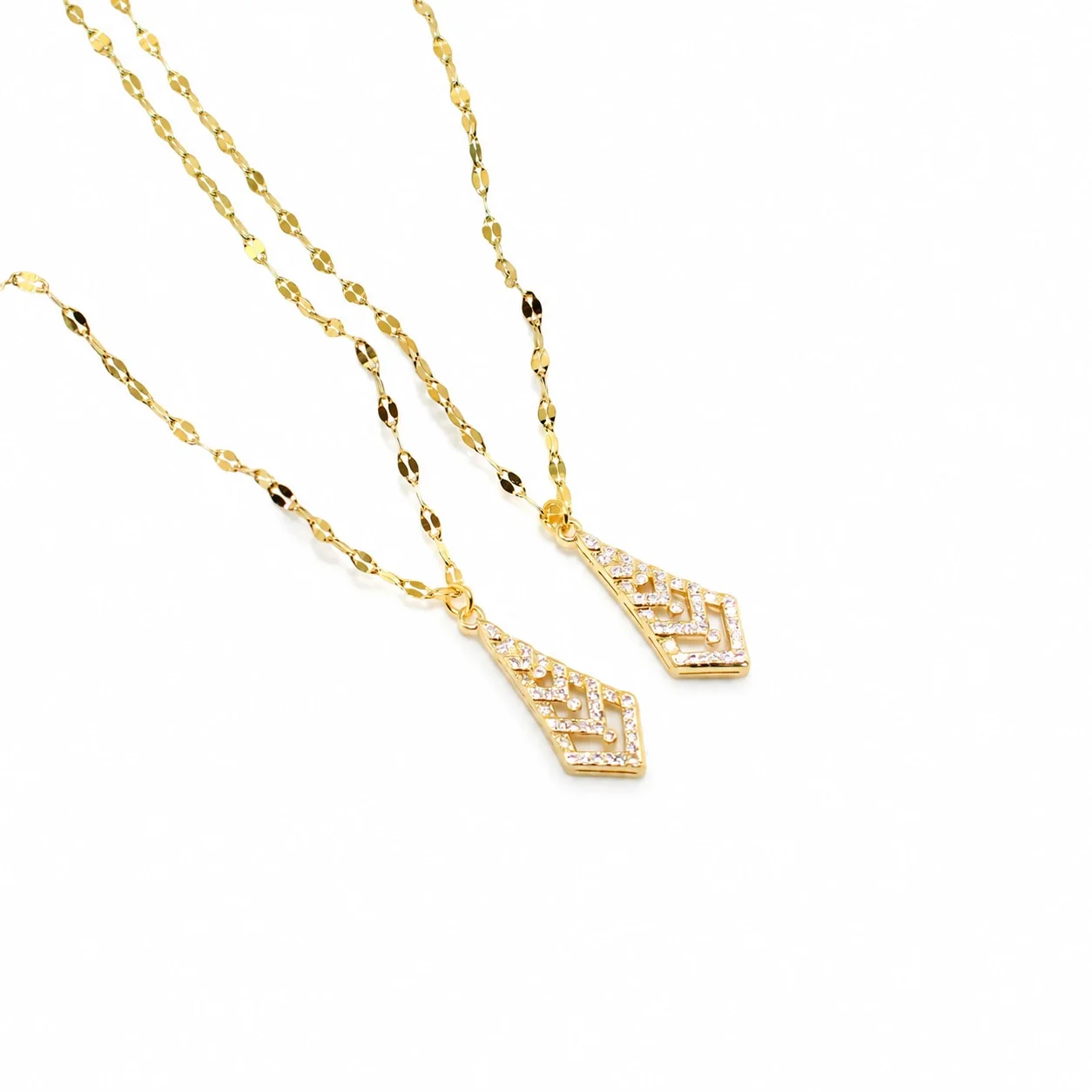 Daisy Pendant Necklace with Eight Petals in 18K Gold-Plated Steel - Tie With